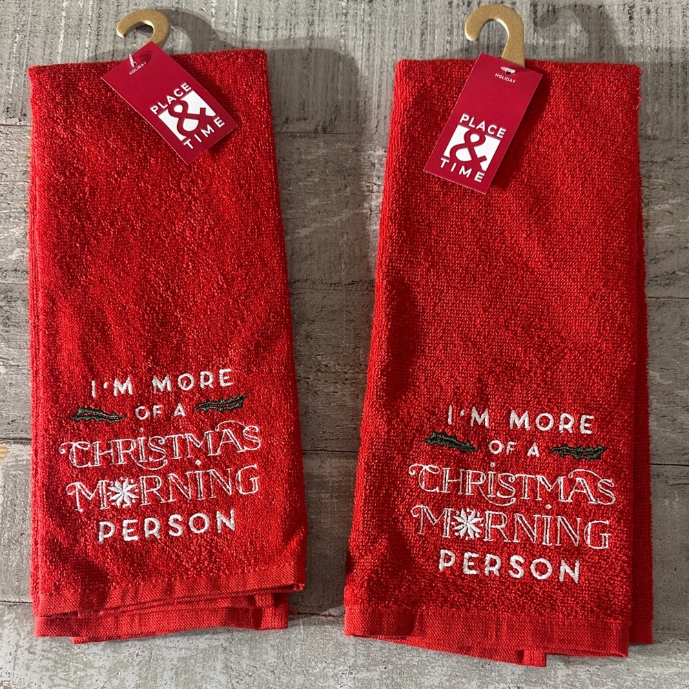 Place & Time Set of 2 Christmas Kitchen Bathroom  Towels NWT